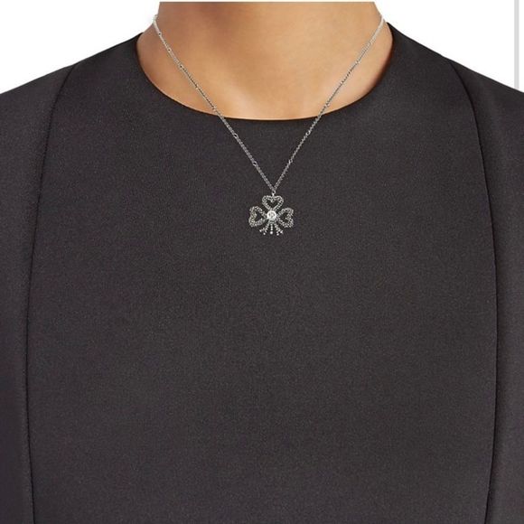 Gucci Sterling Silver Pendant Necklace New authentic clover